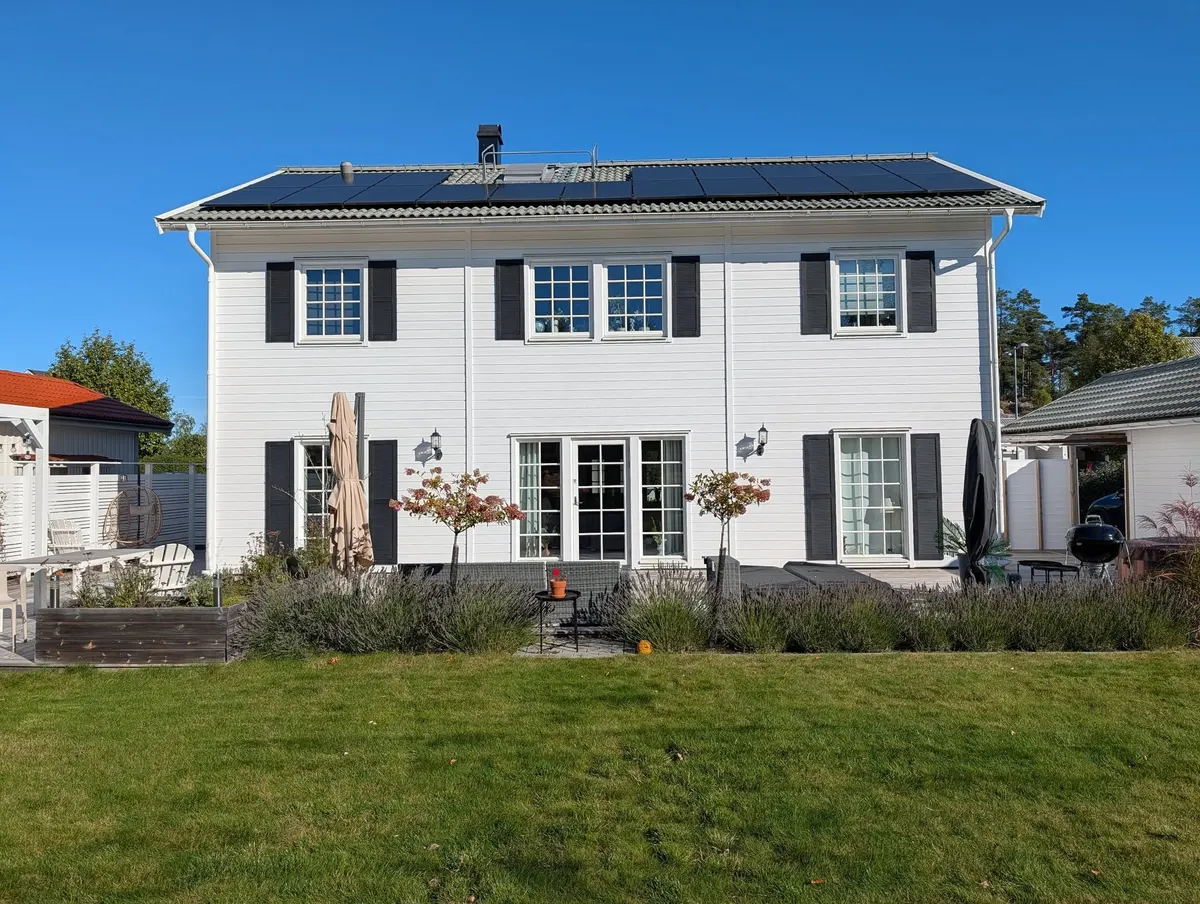 Målad träfasad på ett bostadshus